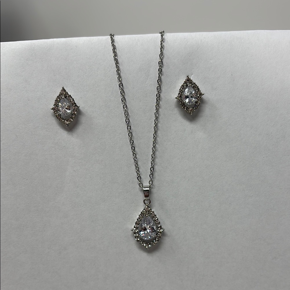 Silver Teardrop Necklace and Earring Set